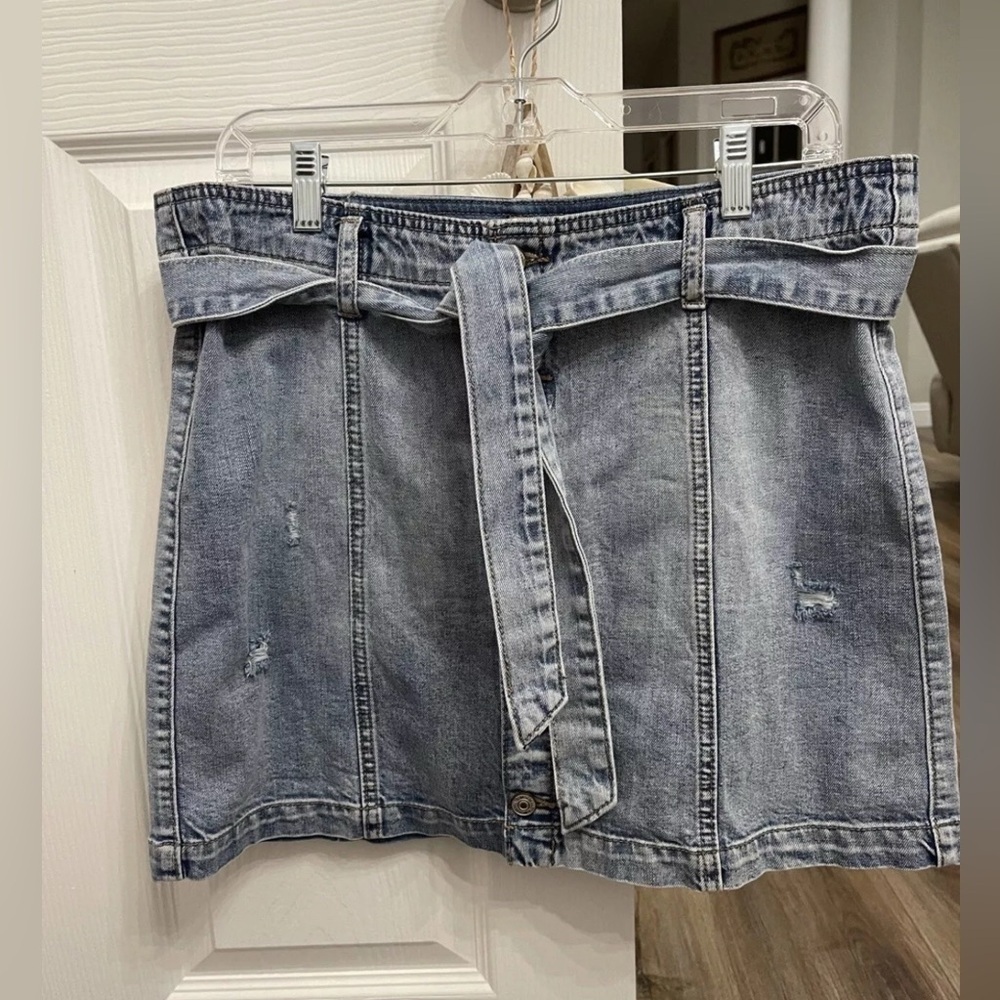 Rewash button up acid washed distressed Denim Skirt size 11/30 Jean Skirt Belt